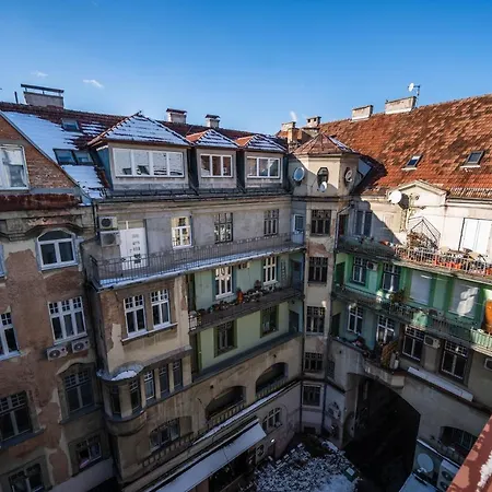 Bright 2bdr In The Main Pedestrian Zone Apartment *
