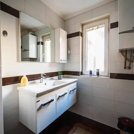 Bright 2bdr In The Main Pedestrian Zone *