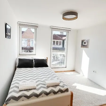 Bright 2bdr In The Main Pedestrian Zone *
