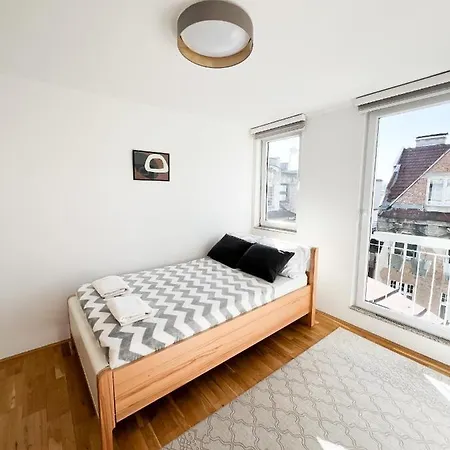 Bright 2bdr In The Main Pedestrian Zone *