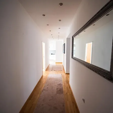 Apartment Bright 2bdr In The Main Pedestrian Zone *